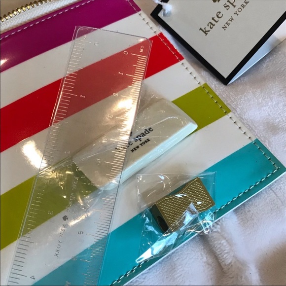 NEW. Authentic Kate spade pouch/cosmetic bag - Picture 4 of 6